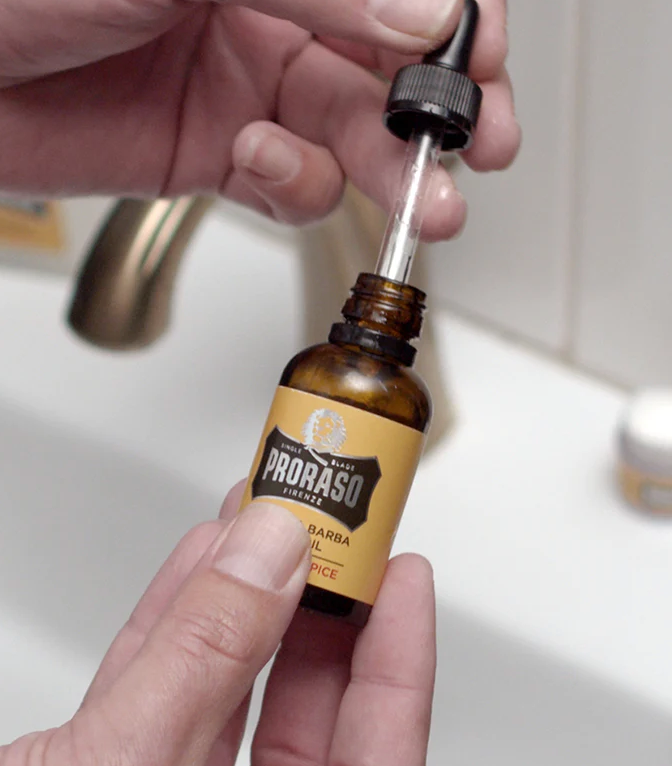 Huile à barbe Proraso : Bois et épices P166
