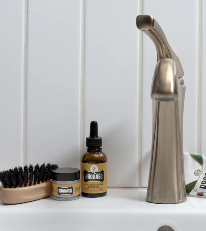 Cire à moustache Proraso : Bois et épices P167